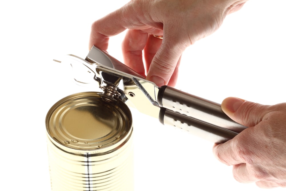 how to use a can opener