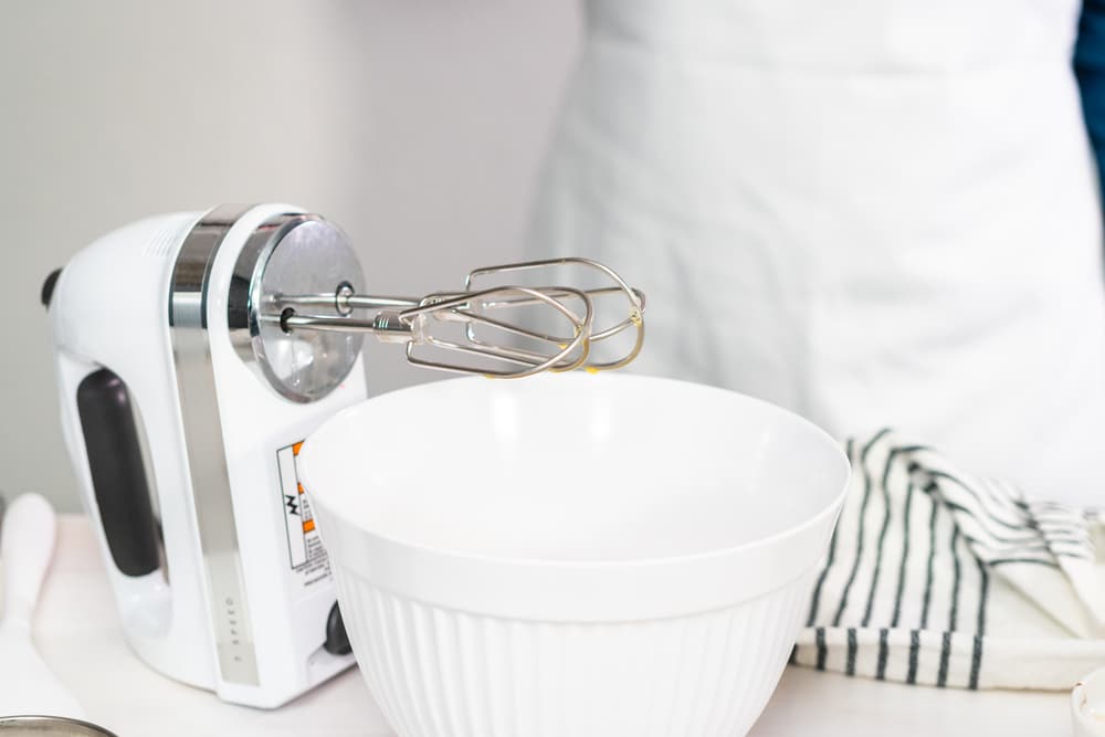 how to clean a hand mixer