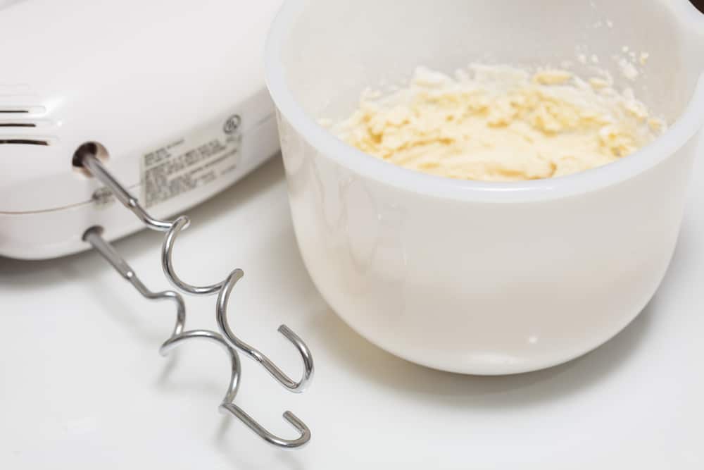 how to use dough hooks on a hand mixer